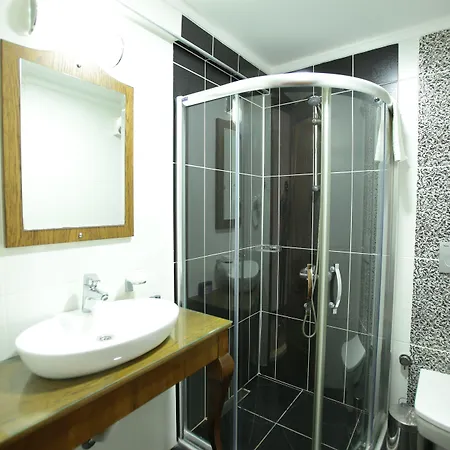 Cunda House Kuecuek Hotel