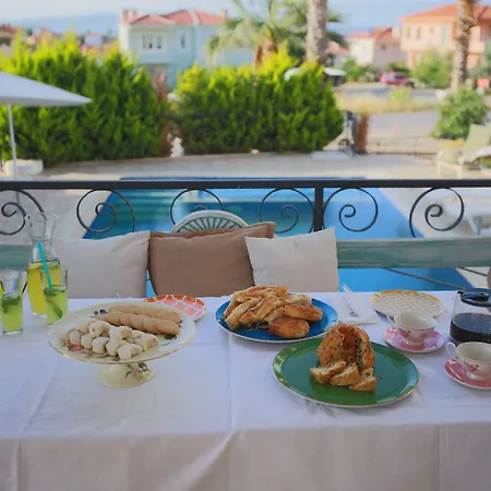 Hotel Cunda House Kuecuek 3*