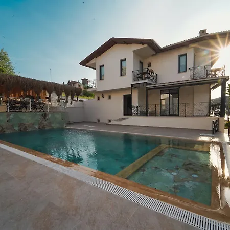 Hotel Cunda House Kuecuek 3*