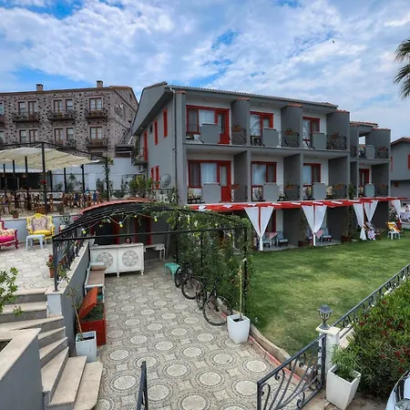 Cunda House Kuecuek Hotel