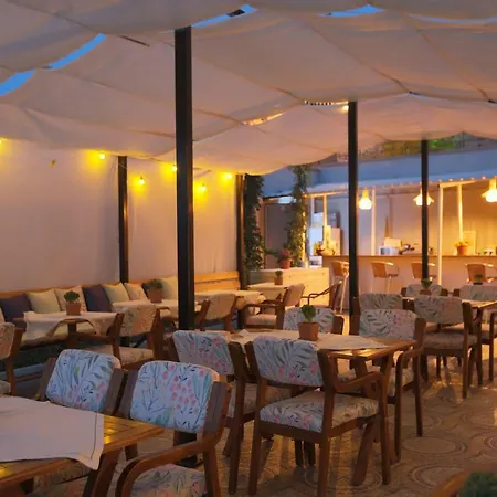 Cunda House Kuecuek Hotel