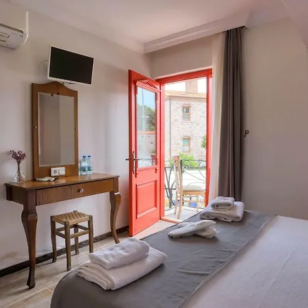 Cunda House Kuecuek Hotel 3*