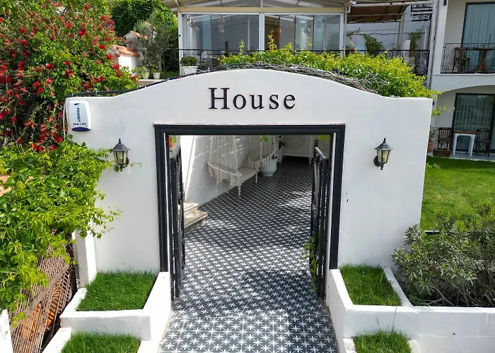 Cunda House Kuecuek 3*